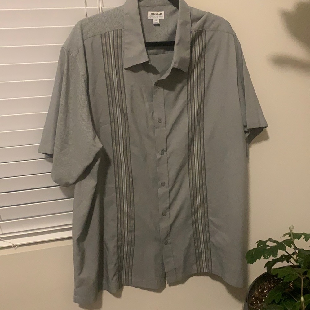 Gray short sleeve button up Bundle & save 🤗